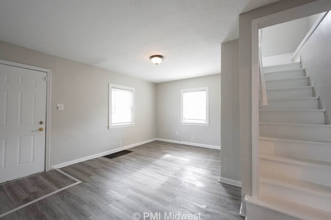 Building Photo - 1415 W Pruitt St