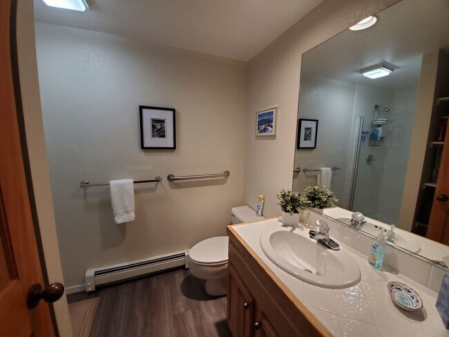 Building Photo - Rare summer seasonal rental!