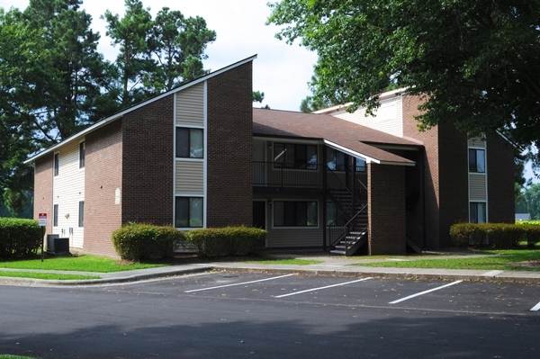 Primary Photo - The Oaks Apartments