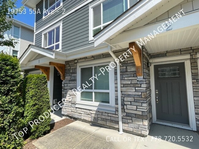 Building Photo - Beautiful 2 Bedroom Townhouse