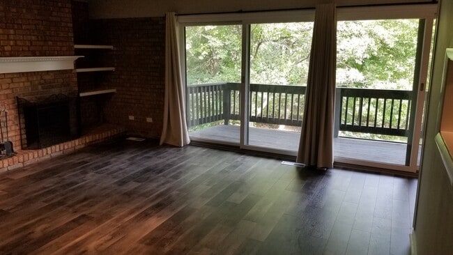 Building Photo - 1609 Maple Terrace