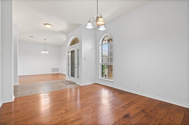 Foto del edificio - Spacious 4-bedroom Retreat