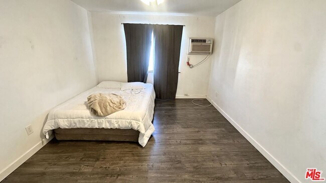 Foto del edificio - 18530 Hatteras St