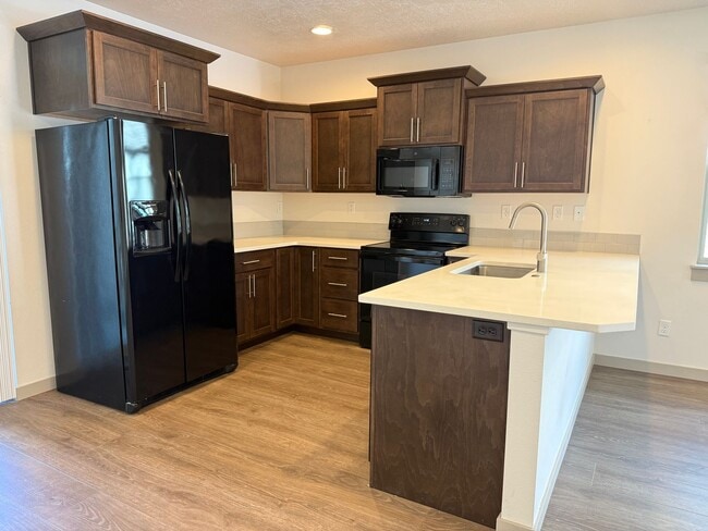 Building Photo - 50% Off First Month's Rent! Newer 3 Bed/2 Bath Construction on Bend's Eastside - Cessna Drive