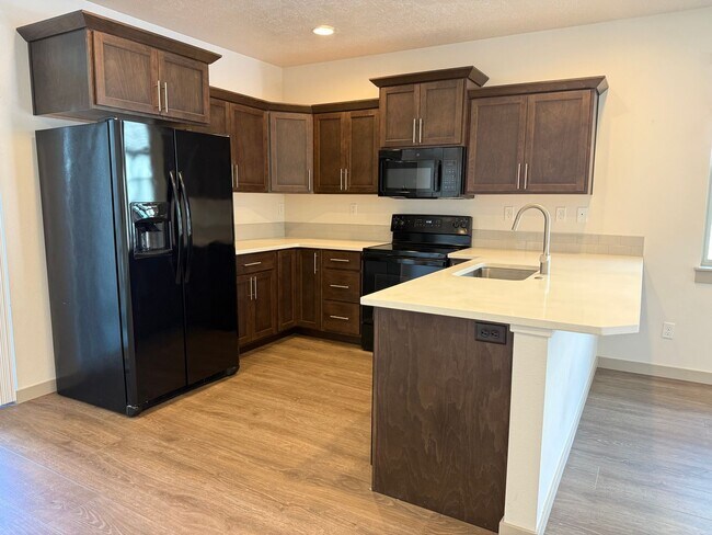 Building Photo - Newer 3 Bed/2 Bath Construction on Bend's Eastside - Cessna Drive