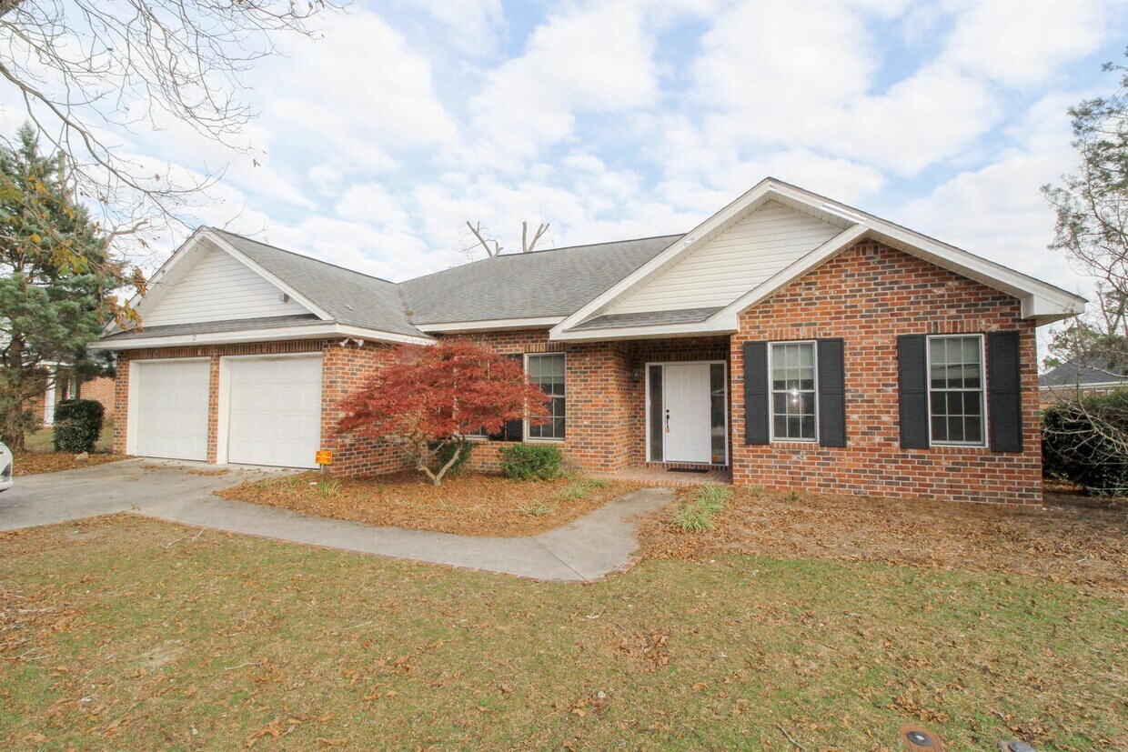 Primary Photo - 12 Grove Cir