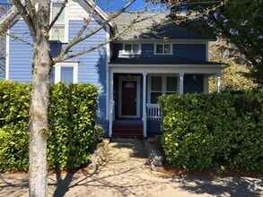 Building Photo - 1105 1st Ave
