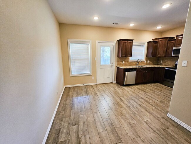 Foto del edificio - **Move In Special: $1500 to Move In (inclu...