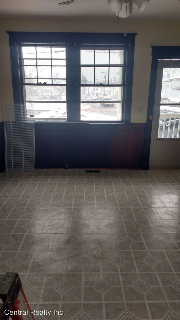 Foto del edificio - 37 1/2 Lake St