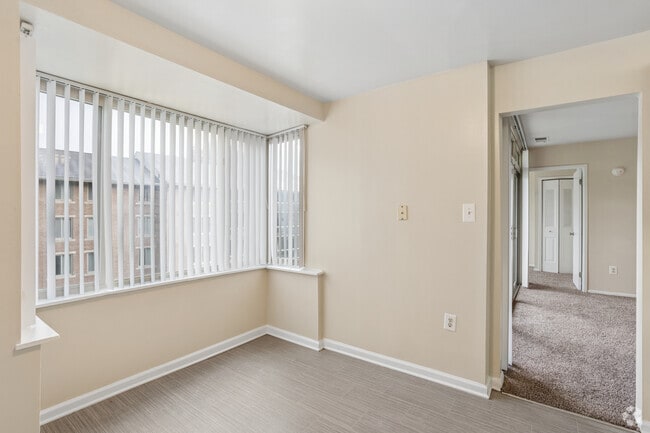 Den, 2BR, 2BA - 1,076SF - Dining Room - Cinnamon Run/Peppertree Farm