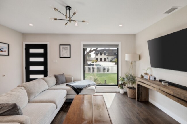 Foto del edificio - 6037 Candlewood St