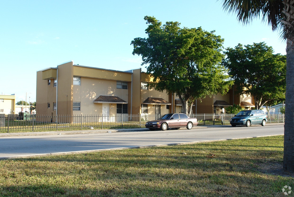 Primary Photo - 1605 NW 75th St
