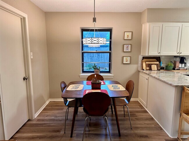 Foto del edificio - 28903 Twisted Oak Dr