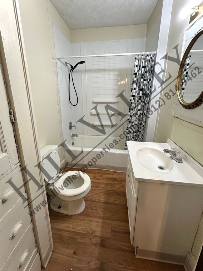 Building Photo - Three Bedroom