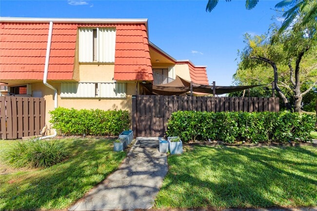 Photo - 22940 Oxford Pl Townhome