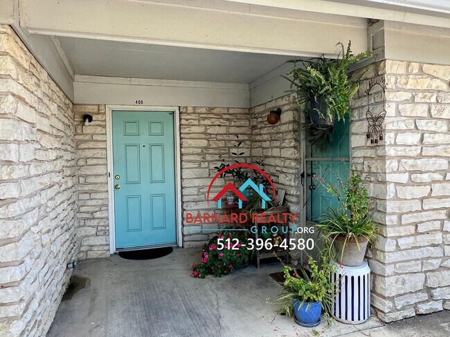 Foto del edificio - Available July 12: Duplex Close to Texas S...