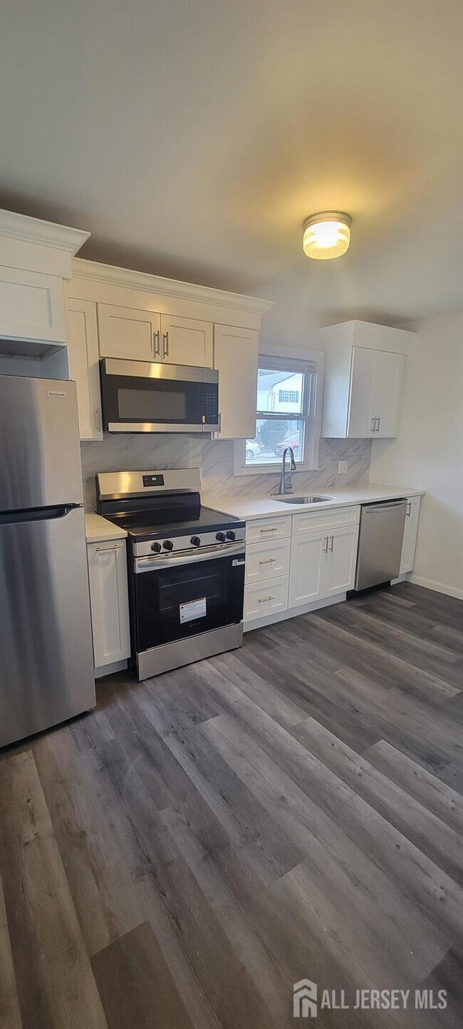 Building Photo - 358 Raritan St