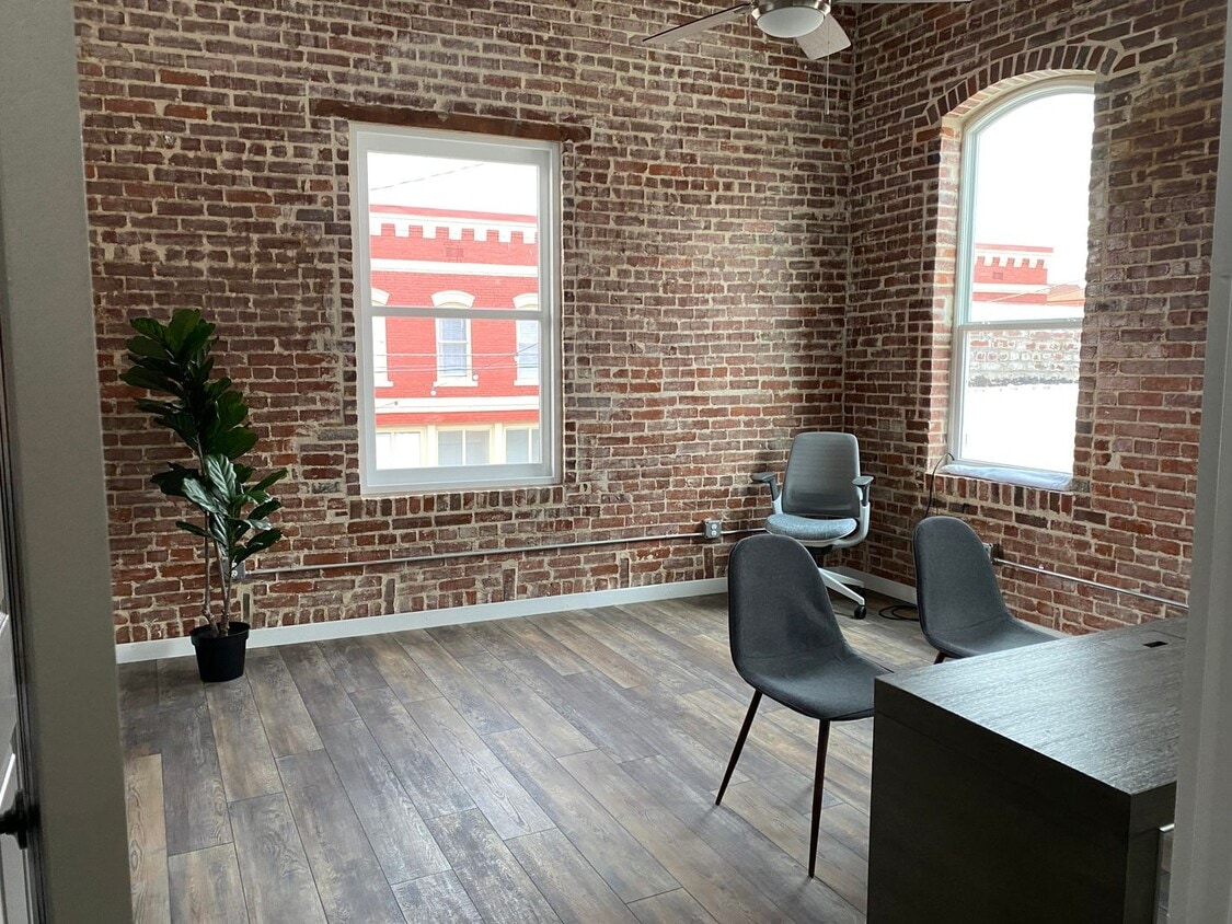 Building Photo - Downtown Loft Apartment