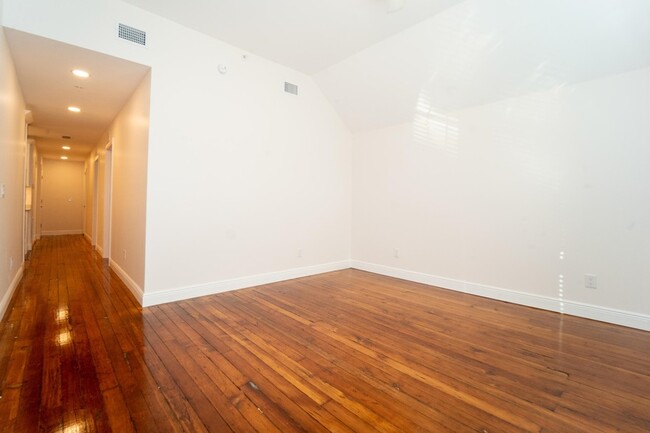 Building Photo - 11 Aviles St
