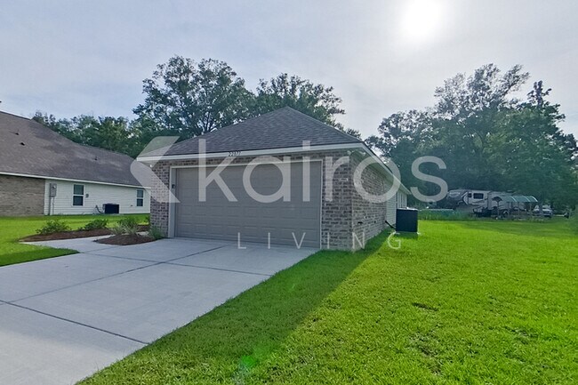 Building Photo - 22877 Balsam Dr