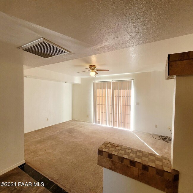 Foto del edificio - 9615 E Lakeshore Dr