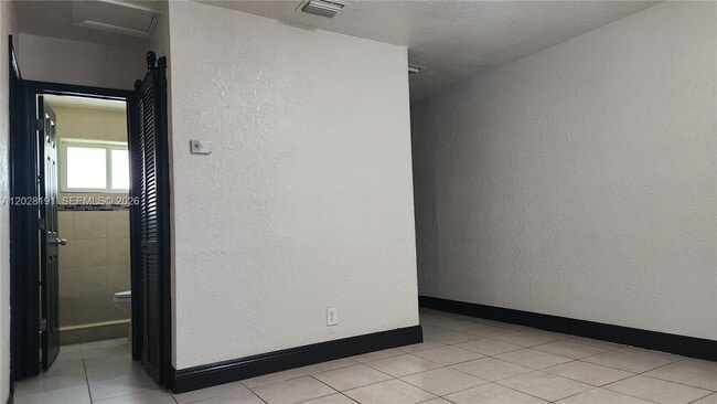 Foto del edificio - 877 NW 10th St