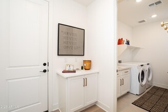 Building Photo - 2121 W Sonoran Desert Dr