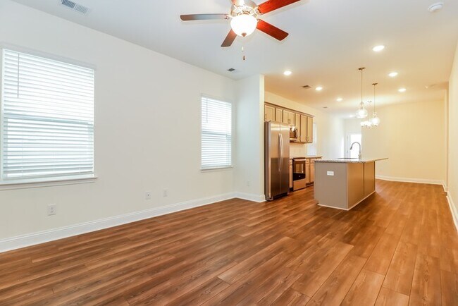 Building Photo - Captivating 3 Bedroom Home in Hanahan, SC!