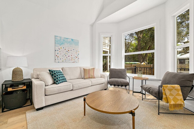 Building Photo - 90 De Haven St