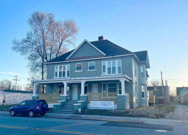 Building Photo - 915 S Main St