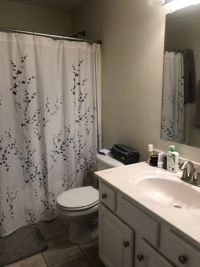 Foto del edificio - Two bedroom condo, top floor, with view, near Timberlake/ Liberty/ CVCC