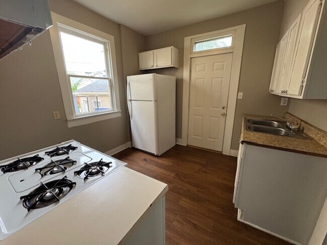 Building Photo - 414 Rose Ln