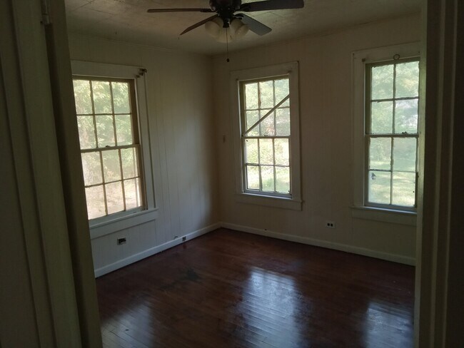 Building Photo - 404 Browning Ave
