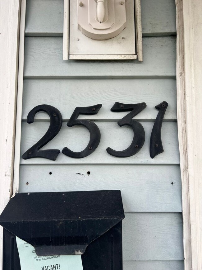 Building Photo - NEW LISTING! 3 BEDROOM HOUSE
