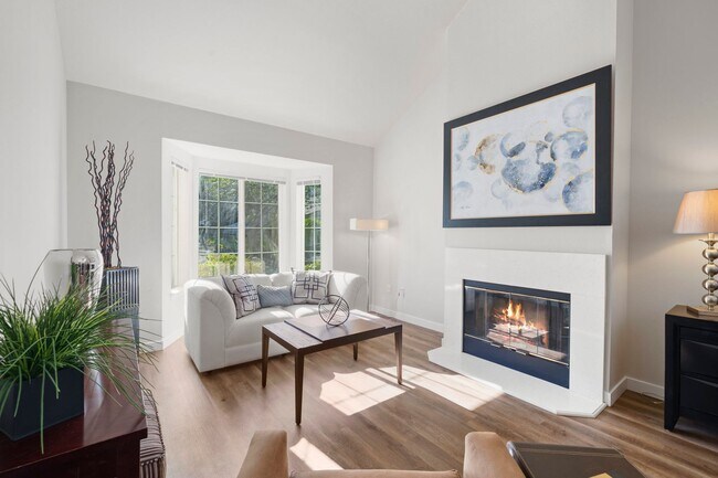 Foto del edificio - Water’s Edge Townhomes – Luxury Townhomes for Rent in Tacoma