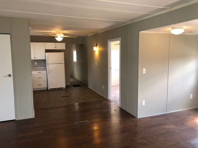 Building Photo - Nice 3 bedroom 1 bath mobile home with ope...
