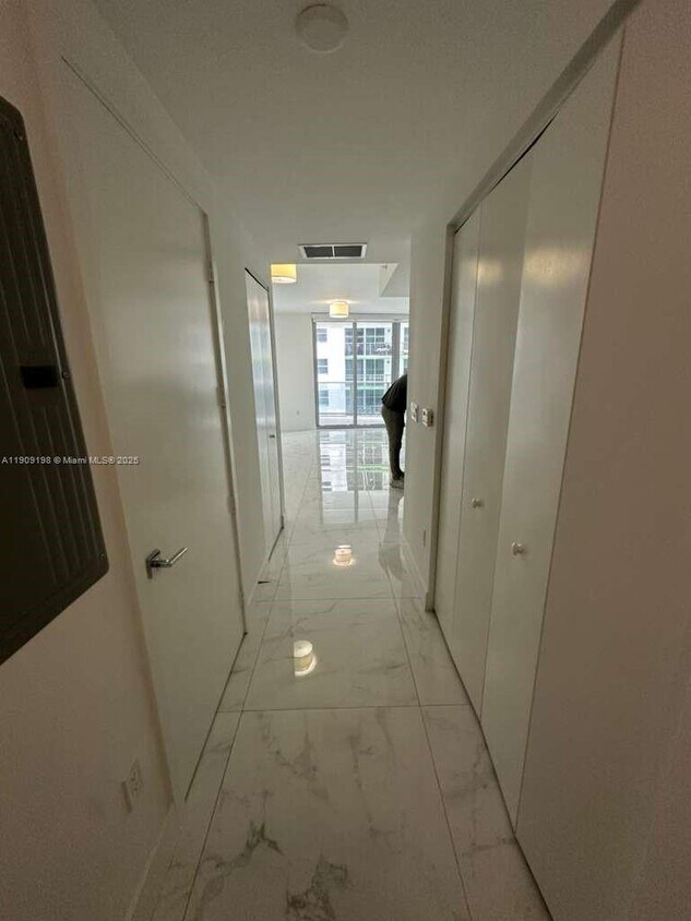 Foto principal - 488 NE 18th St