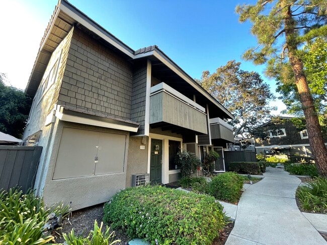 Building Photo - 160 Streamwood