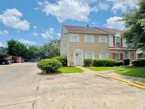Building Photo - 11127 Village Bend Ln