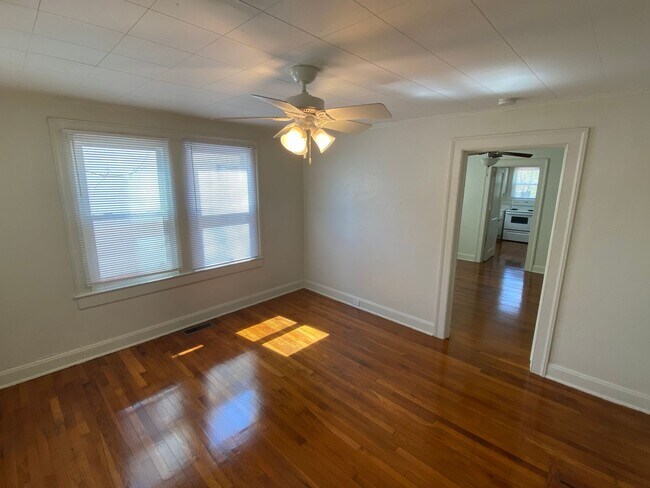 Foto del edificio - Adorable Duplex 1 Block from Duke - Huge Fenced Backyard!