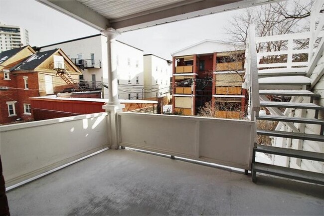 Building Photo - 406 Daly Av