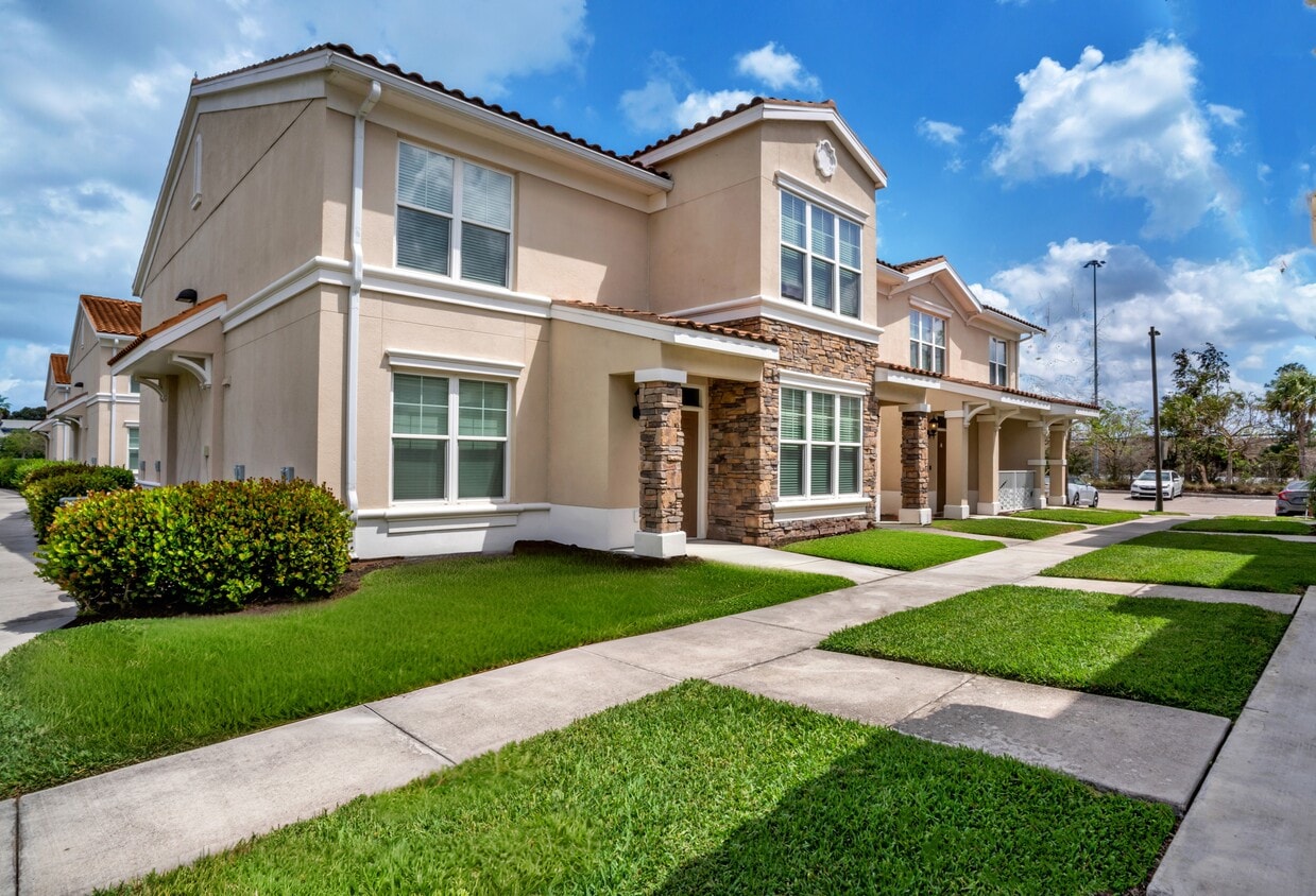 Primary Photo - Courtyards at Estero