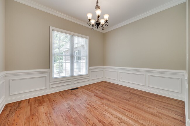 Building Photo - Beautiful 3 bedroom 2 bath Ranch with Bonu...