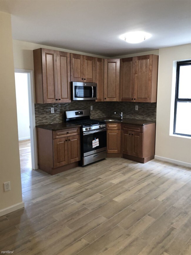 Foto del edificio - 3 br, 1.5 bath  - 622 Crescent St