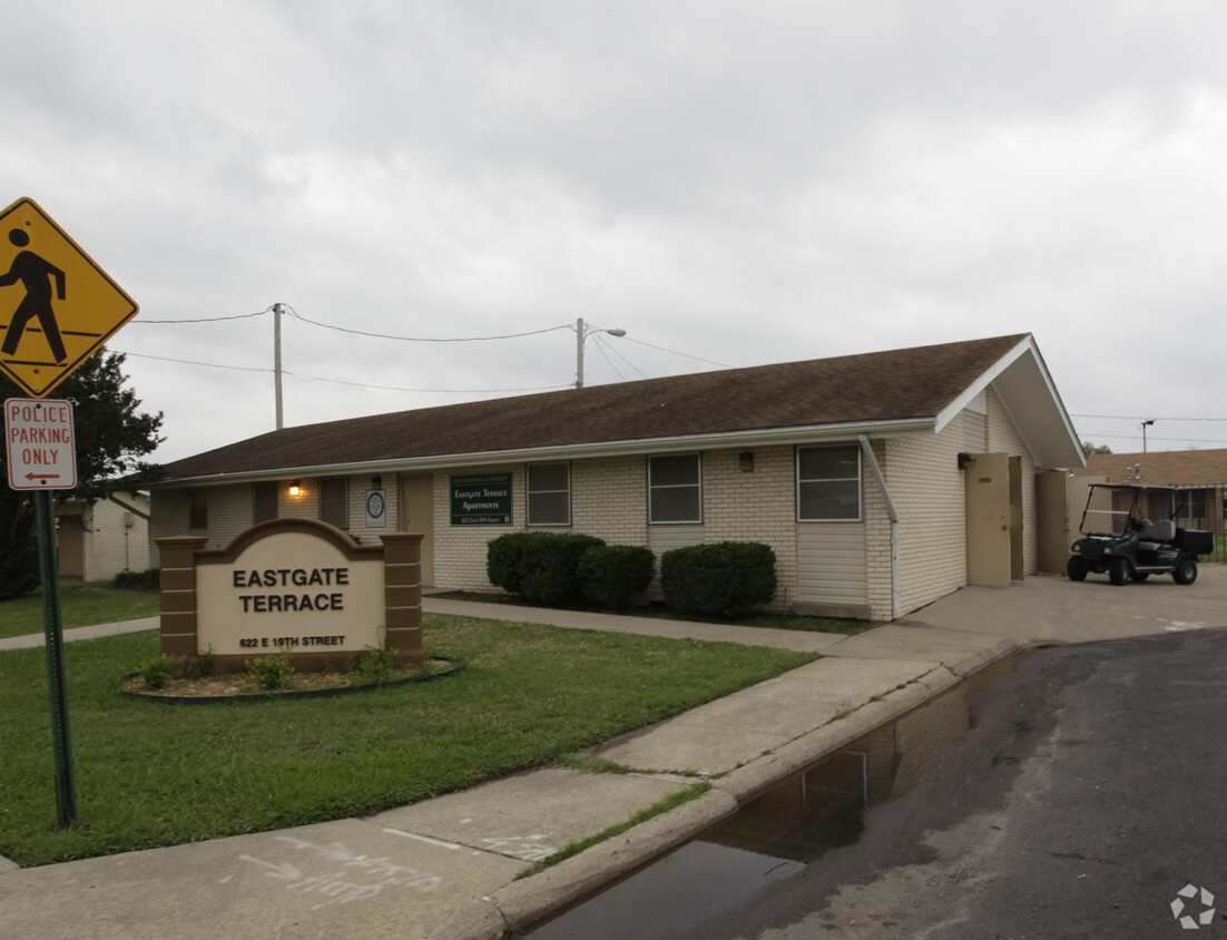 Building Photo - Homes at Pine Crossing