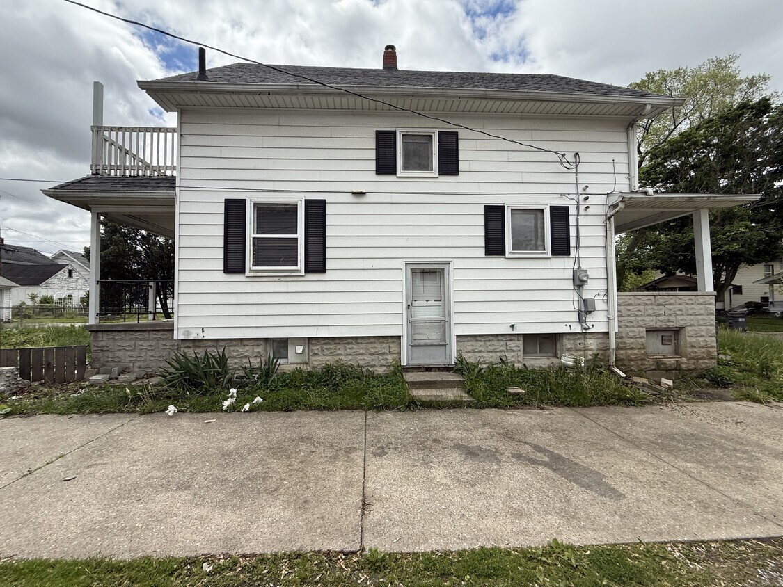 Building Photo - 4112 Caroline Ave