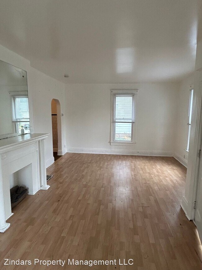 Building Photo - 3 br, 1 bath House - 33 South Alexander St...