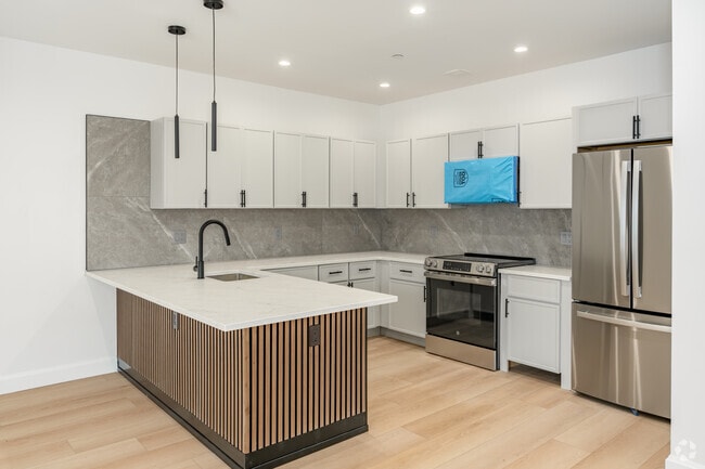 1BR, 1BA - 810SF - Kitchen - 229 Willett Ave