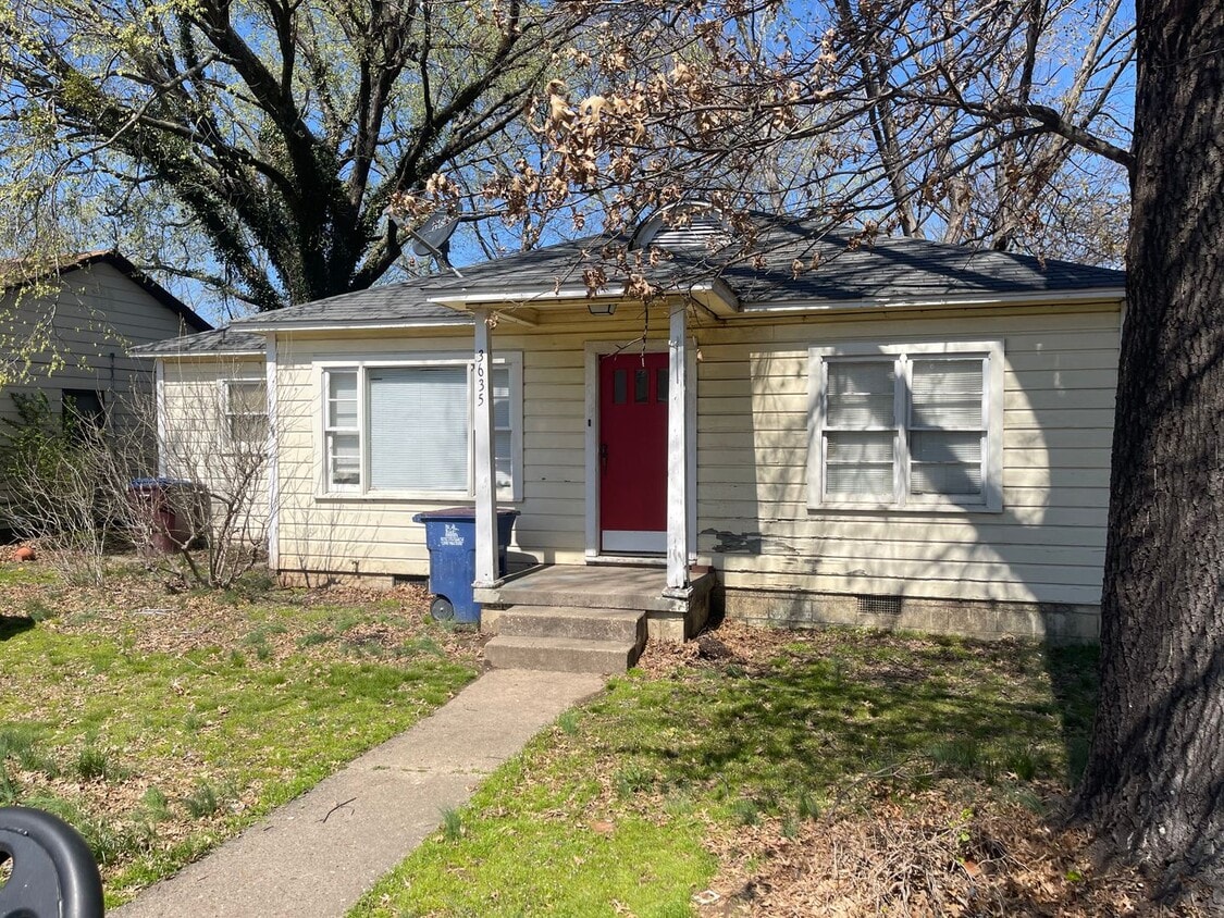 Primary Photo - 3635 Presley Ave