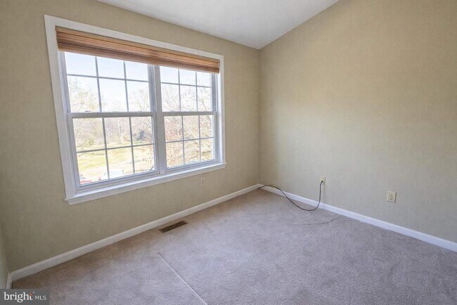 Building Photo - 4 Elm Tree Ct